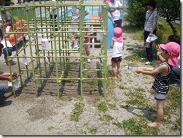 ジャングルジムの上には悪戯坊主達が・・・