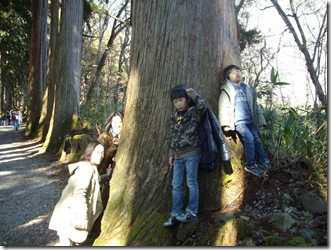 子供は変顔、姉さんたちは光まくり