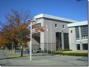 今回は中ホールにて