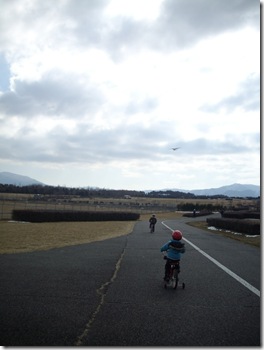 飛行機飛んでるのわかるかな？
