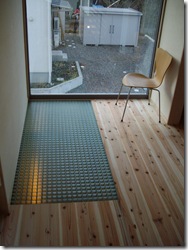 こちらはクリア色