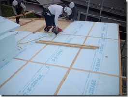 昔の機織のような作業