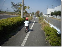 右側は工業団地