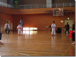 やつはずっと緊張気味