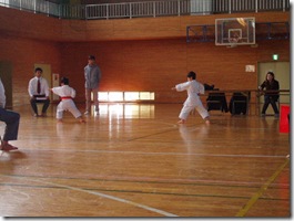 左足のひざの位置が良くないな～