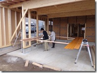 広い車庫なので