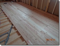 床の下には配線スペースが