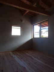 寝室は暗めの雰囲気で安らげる空間に