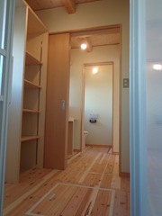 水廻りを一箇所にまとめ動線をシンプルに