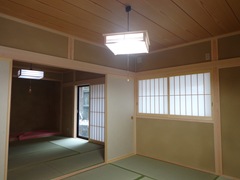 二間続きの和室は昔ながらの造りに