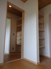 洗面所と脱衣所を別にし収納量を確保